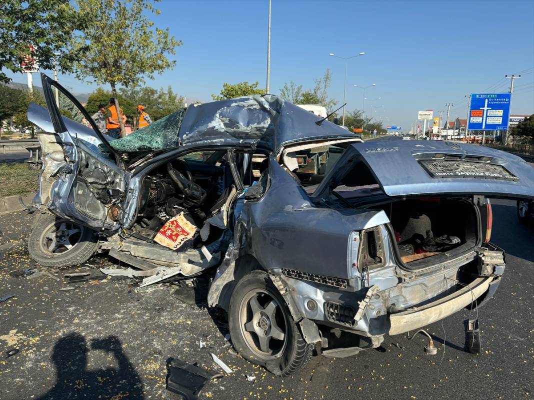 Konya’daki feci kazada can veren anne ve oğlu toprağa verildi 7